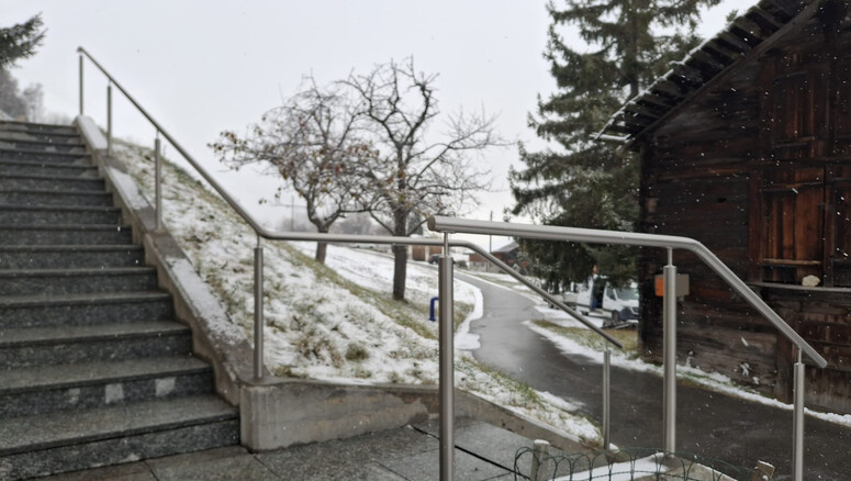 Garde-corps et main-courantes de 2025 à 3948 Oberems Suisse de Zaunteam Wallis / Swissclôture Valais.