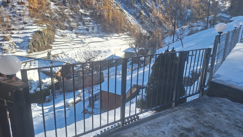 Garde-corps et main-courantes de 2025 à 3922 Eisten Suisse de Zaunteam Wallis / Swissclôture Valais.