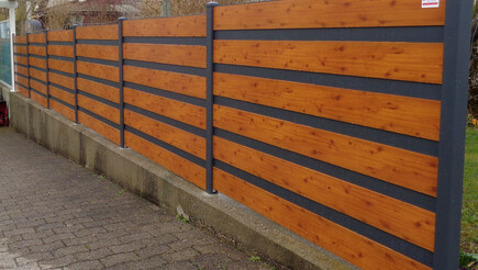 Protection brise-vue en aluminium de 2016 à 4900 Langenthal Suisse de Zaunteam Mittelland GmbH.